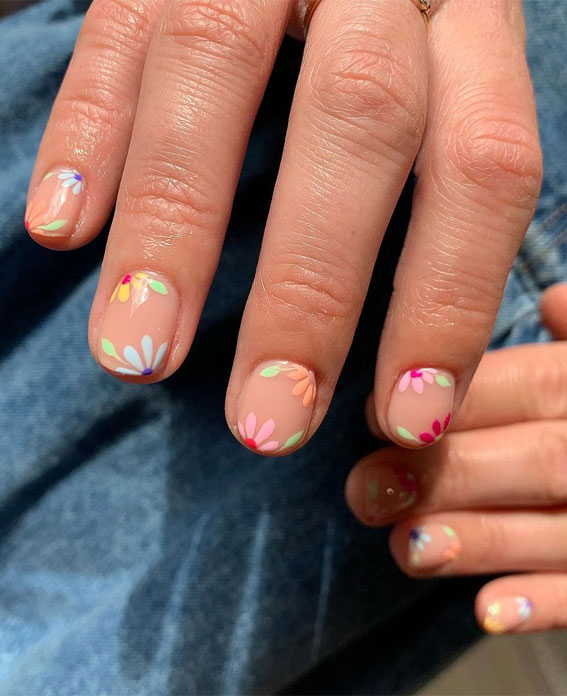 59 Summer Nail Colours and Design Inspo for 2021 : Shorties flower 90’s Nails