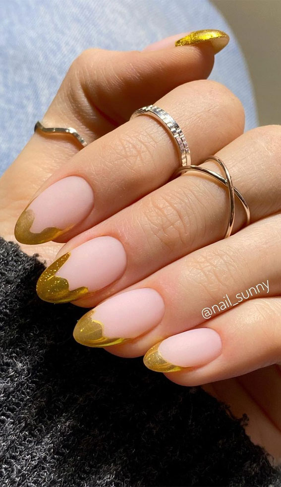 gold french nails, gold french tip almond-shaped nails, gold french manicure, irregular shape gold french nails, gold french tip almond nails, french manicure with gold line, french manicure with gold