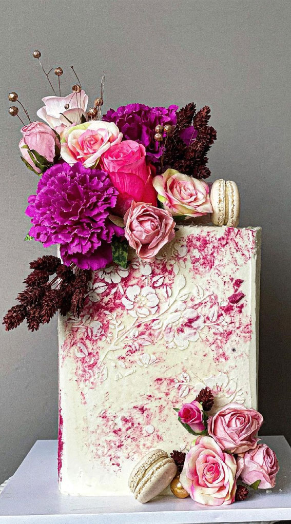 38+ Beautiful Cake Designs To Swoon : Square Cake with Pretty Blooms