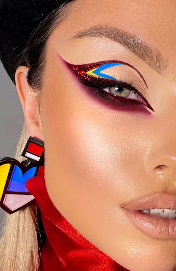 20 Cool makeup looks and Ideas for 2021 : Abstract Makeup looks