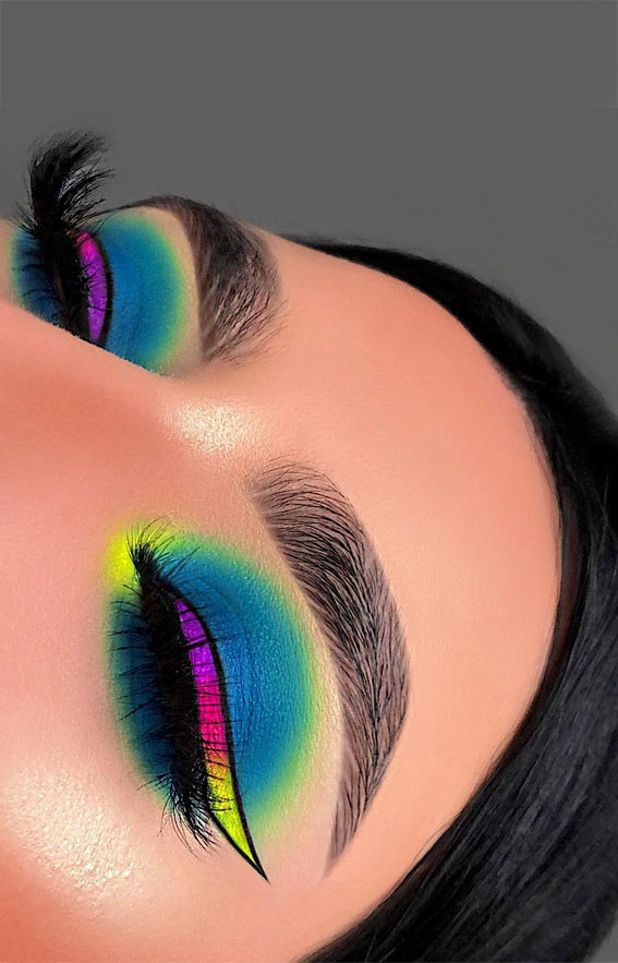 20 Cool makeup looks and Ideas for 2021 :  Neon Liner Makeup looks