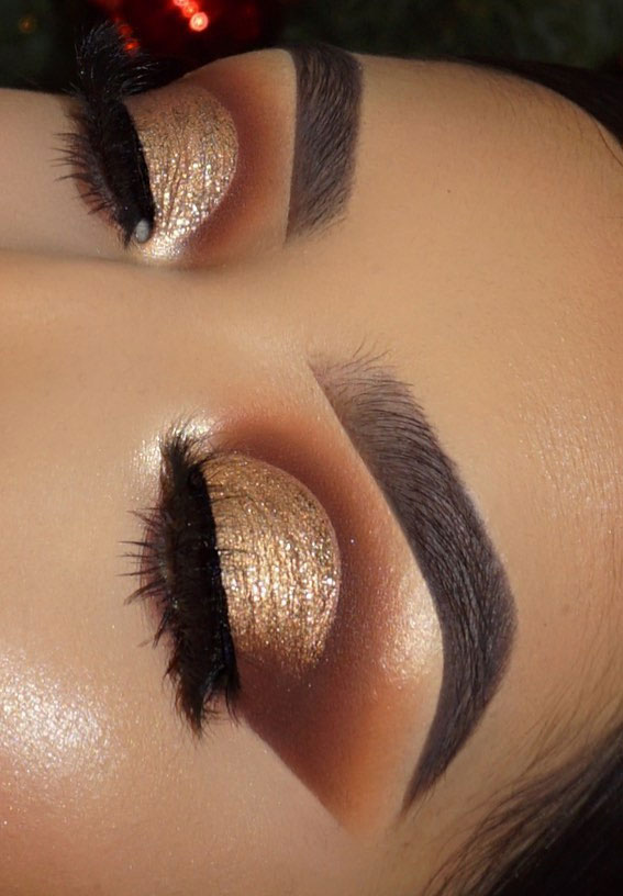 20 Cool makeup looks and Ideas for 2021 : Neutral Gold Glam Makeup looks
