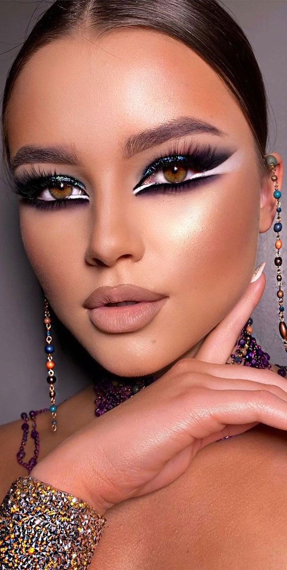 20 Cool makeup looks and Ideas for 2021 : Makeup look for blue eyes