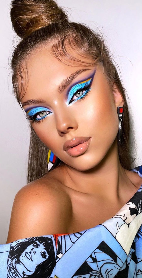 20 Cool makeup looks and Ideas for 2021 : Bright Blue Eyeshadow Makeup looks