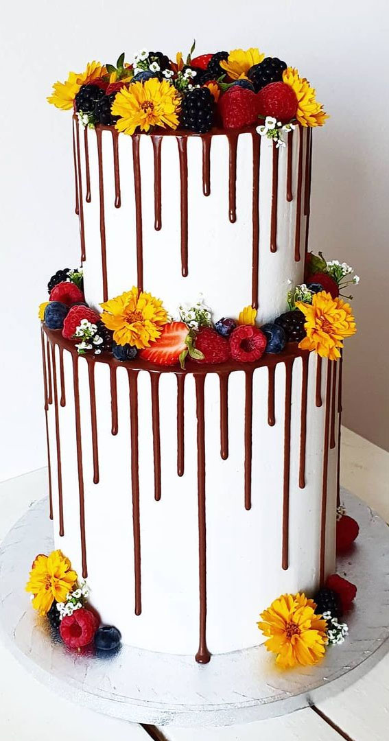 25 Best Simple Wedding Cakes 2021 : Two-Tiered Wedding Cake with Chocolate Drip