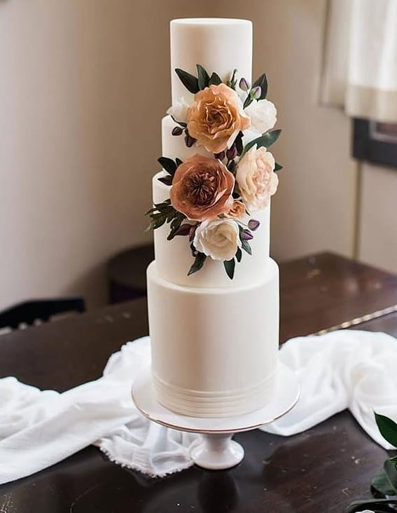 white simple wedding cakes, simple wedding cakes 2021, best wedding cakes 2021, wedding cake trends 2021, simple wedding cakes with flowers, simple wedding cakes 3 tier