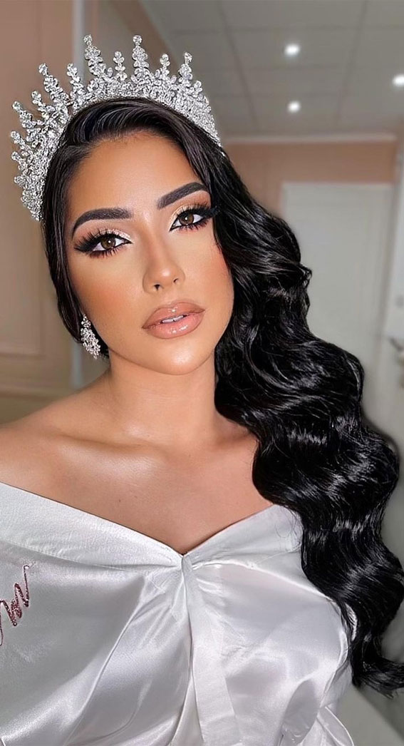 29 Glamorous Wedding Makeup : Glam Look for Dark Hair Bride