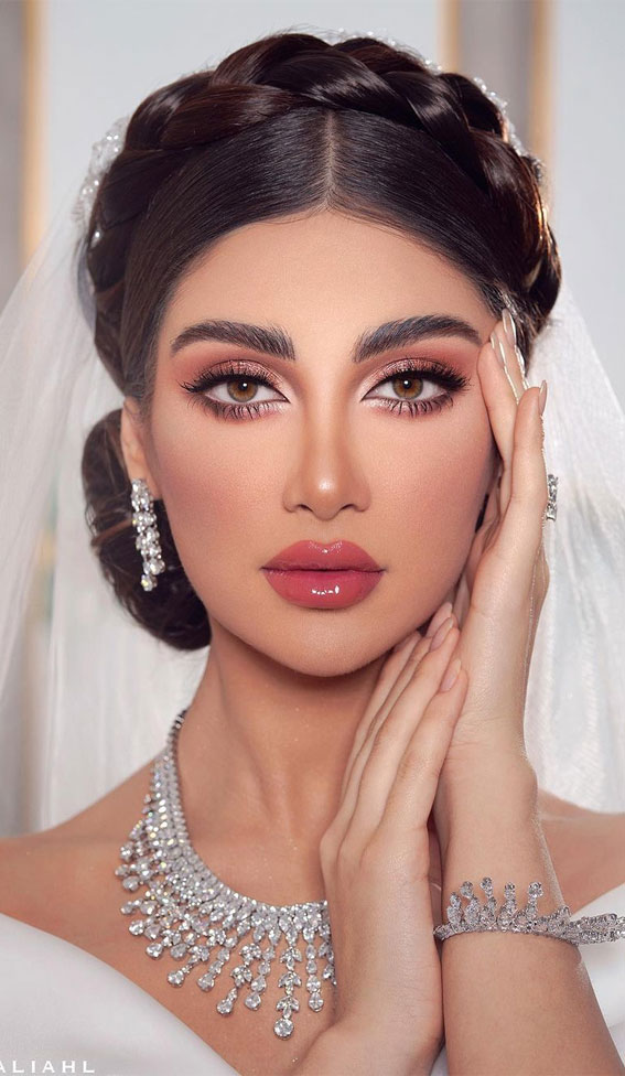 29 Glamorous Wedding Makeup : Glam Bridal Makeup for Brown Eyes