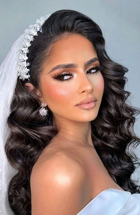 29 Glamorous Wedding Makeup : Smokey Eyeshadow + Matte Lips