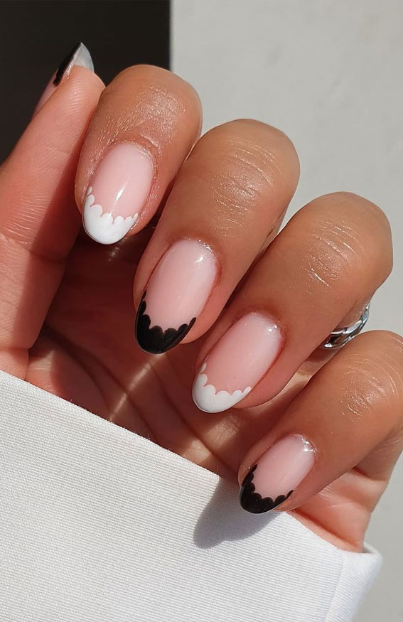 20 Autumn French Nails 2021 To Inspire You : Monochrome Scalloped French Nails
