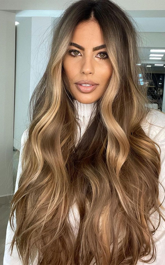 brown hair color ideas 2021, brown hair with highlights, brown hair ideas 2021, brown with blonde, brunette balayage, fall hair color 2021, autumn hair colour ideas 2021