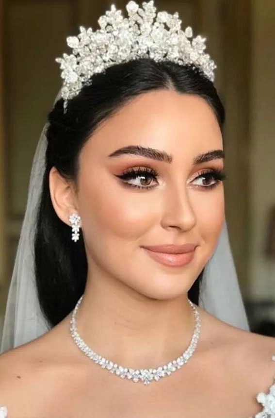 20 Wedding Makeup Looks for Brunettes : Soft Neutral Bridal Makeup Look