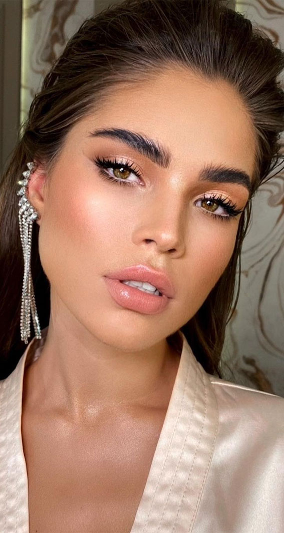 20 Wedding Makeup Looks for Brunettes : Soft Makeup Look with Light Nude Lips