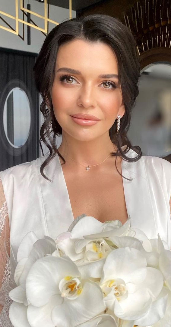20 Wedding Makeup Looks for Brunettes : Soft Neutral Makeup Look for Hazel Eyes
