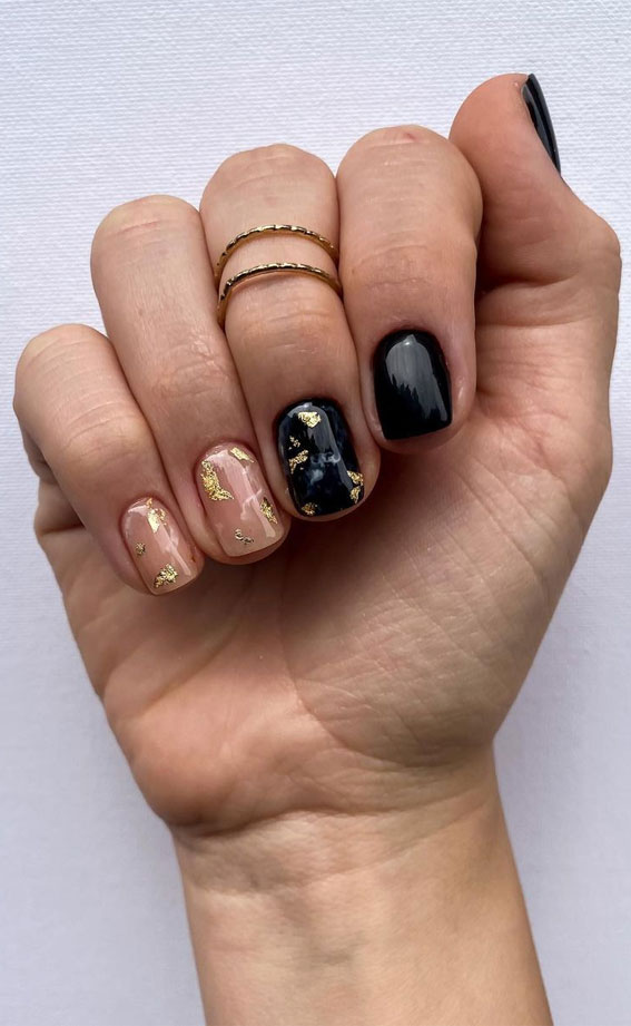 Cute Fall Nails To Help You Get Ready for Autumn Manicure : Black and Nude Short Nails with Gold Foil