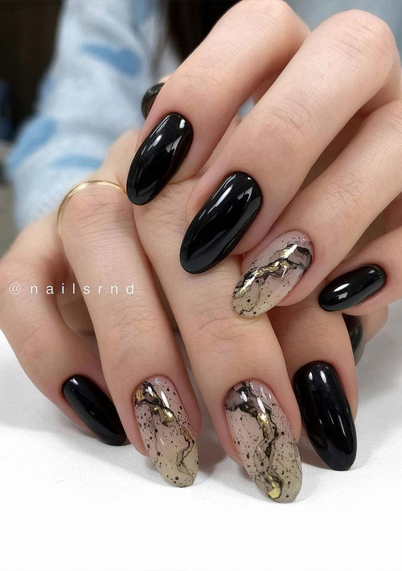 black and translucent marble nails, thanksgiving nails, winter nails 2021, autumn nails 2021