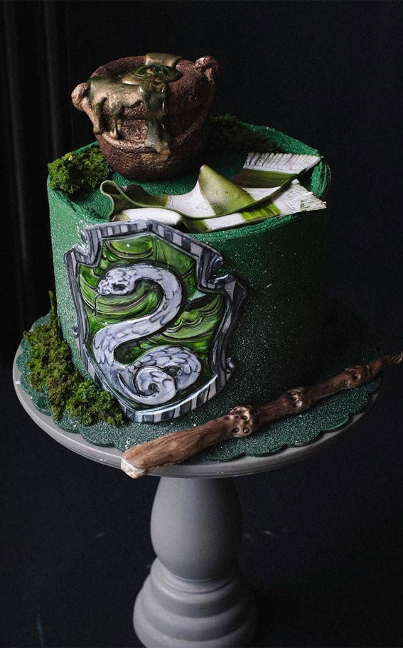 43 Cute Cake Decorating For Your Next Celebration : Green Harry Potter Cake