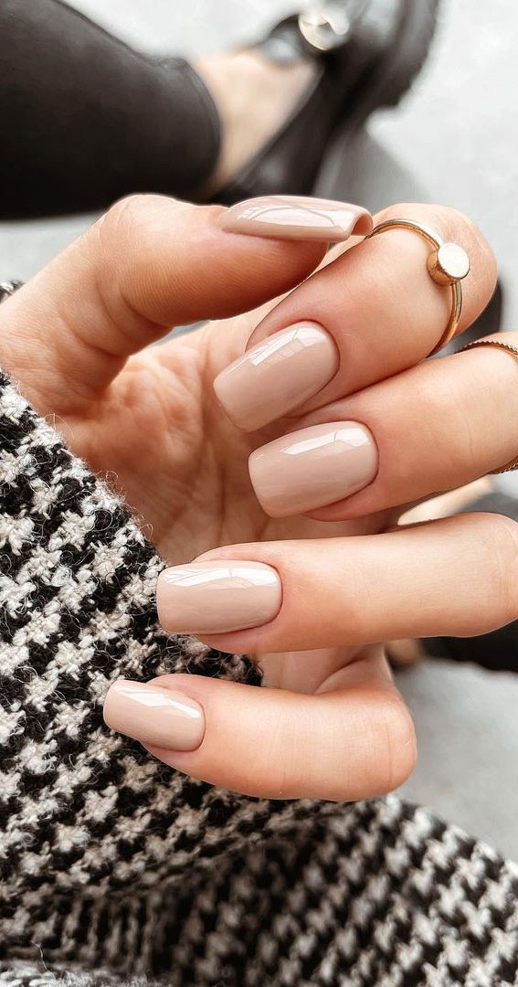 simple autumn nails, nude nails, fall nails 2021, nude nails color