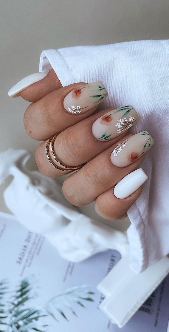 Cute Fall Nails To Help You Get Ready for Autumn Manicure : Neutral Nails with Flower Details