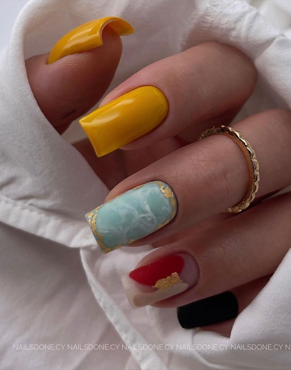 Cute Fall Nails To Help You Get Ready for Autumn Manicure : Marble, Black and Mustard Nails
