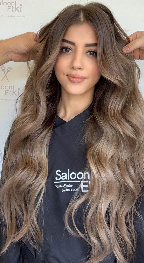 mushroom brown hair color, brunette hair color, best fall hair color ideas 2021, copper and honey hair color, brown hair with highlights, autumn hair colour trends 2021