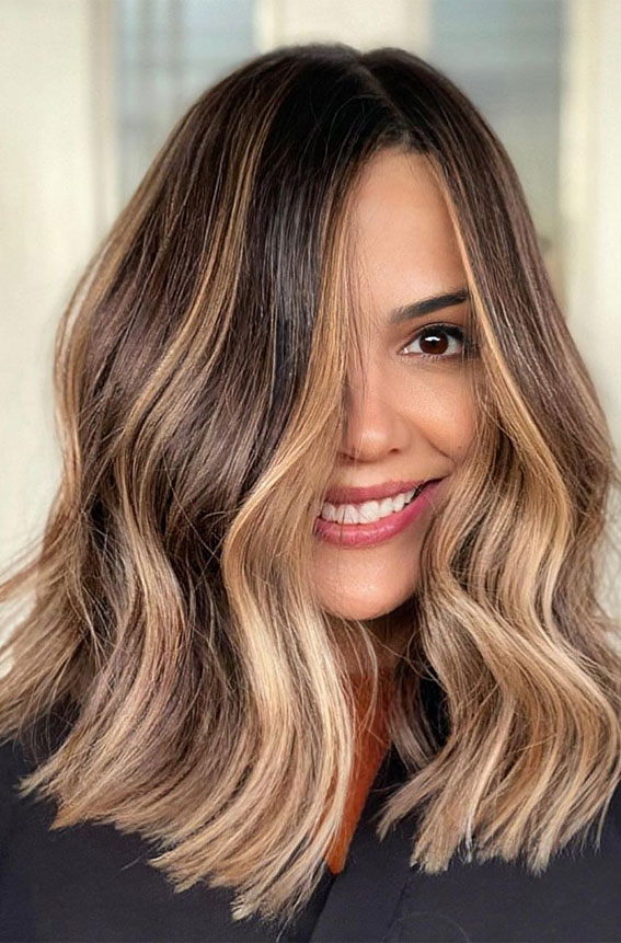 brown with blonde lob hairstyle, hazelnut hair color, brunette hair color, best fall hair color ideas 2021, copper and honey hair color, brown hair with highlights, autumn hair colour trends 2021