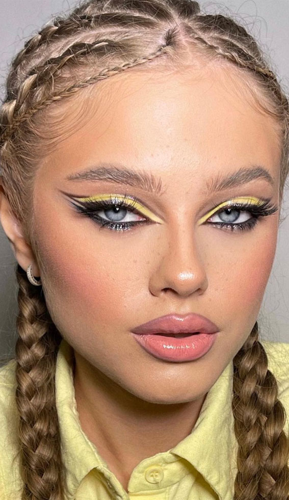 34 Creative Eyeshadow Looks That’re Wearable : Pastel Yellow and Grey Eyeshadow