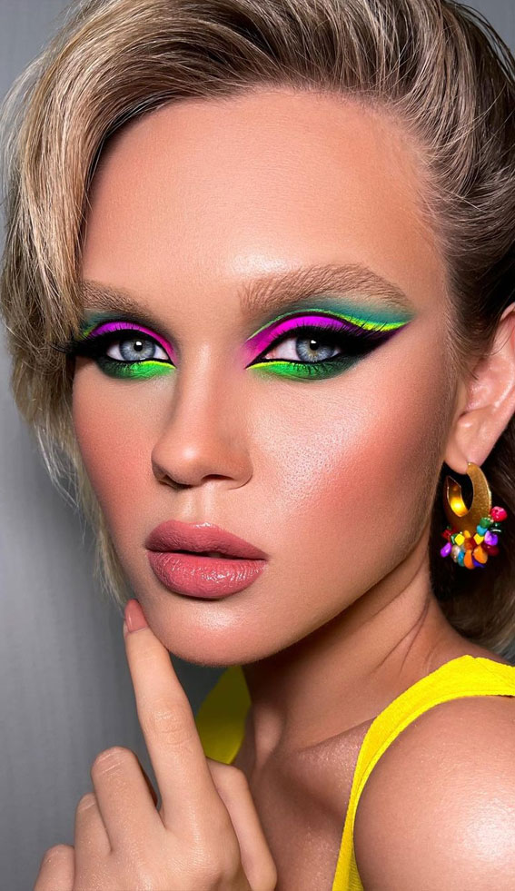 34 Creative Eyeshadow Looks That’re Wearable : Pink and Neon Green Eyeshadow