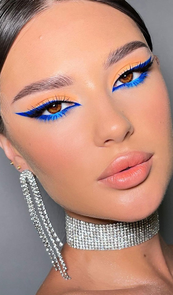 34 Creative Eyeshadow looks that are wearable : Royal Blue Graphic Eye Liner