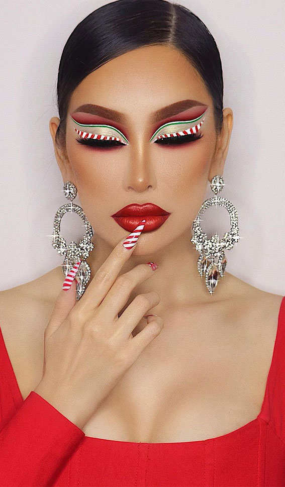 christmas makeup looks, creative makeup looks, makeup looks 2021, makeup looks crazy, makeup looks creative, makeup art ideas, makeup look ideas, creative makeup looks 2021, trendy makeup looks, winter makeup trends 2021