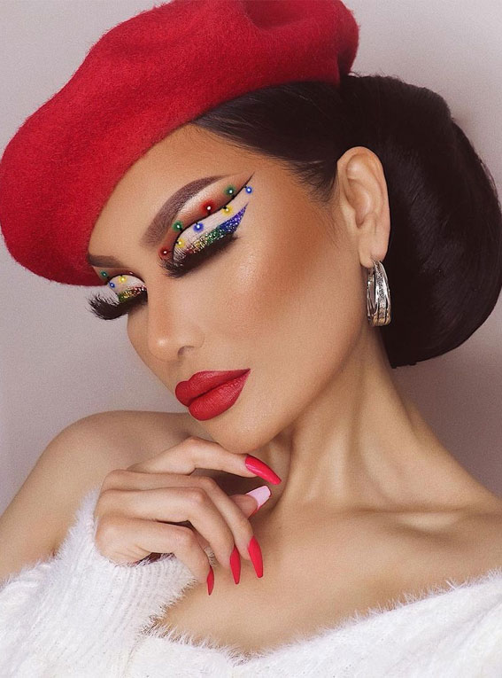 christmas makeup looks, creative makeup looks, makeup looks 2021, makeup looks crazy, makeup looks creative, makeup art ideas, makeup look ideas, creative makeup looks 2021, trendy makeup looks, winter makeup trends 2021