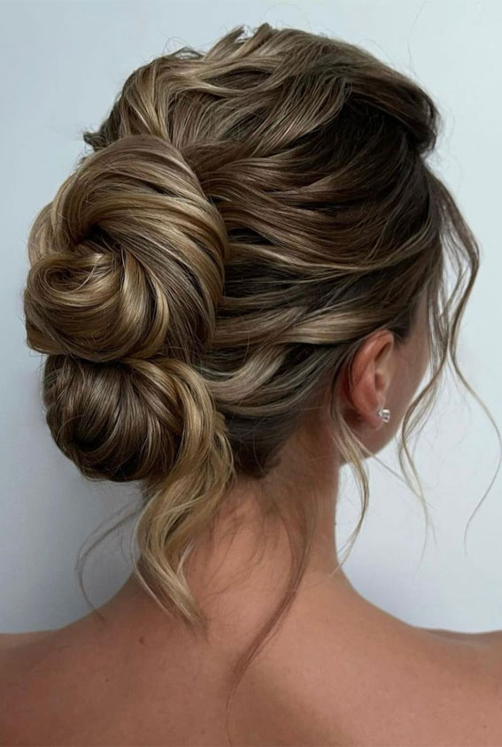 5 Classic Wedding Hairstyles That Are Timeless - SALONORY Studio
