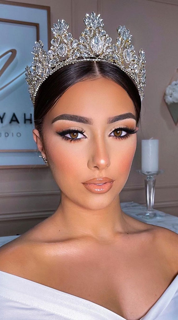 33 Wedding Makeup Looks That Are Beyond Beautiful : Soft Glam Bridal Make up + Updos