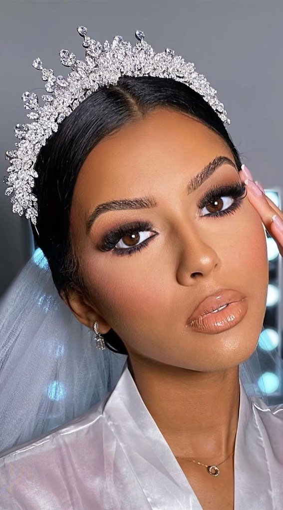 33 Wedding Makeup Looks That Are Beyond Beautiful : Smokey Eye Make up