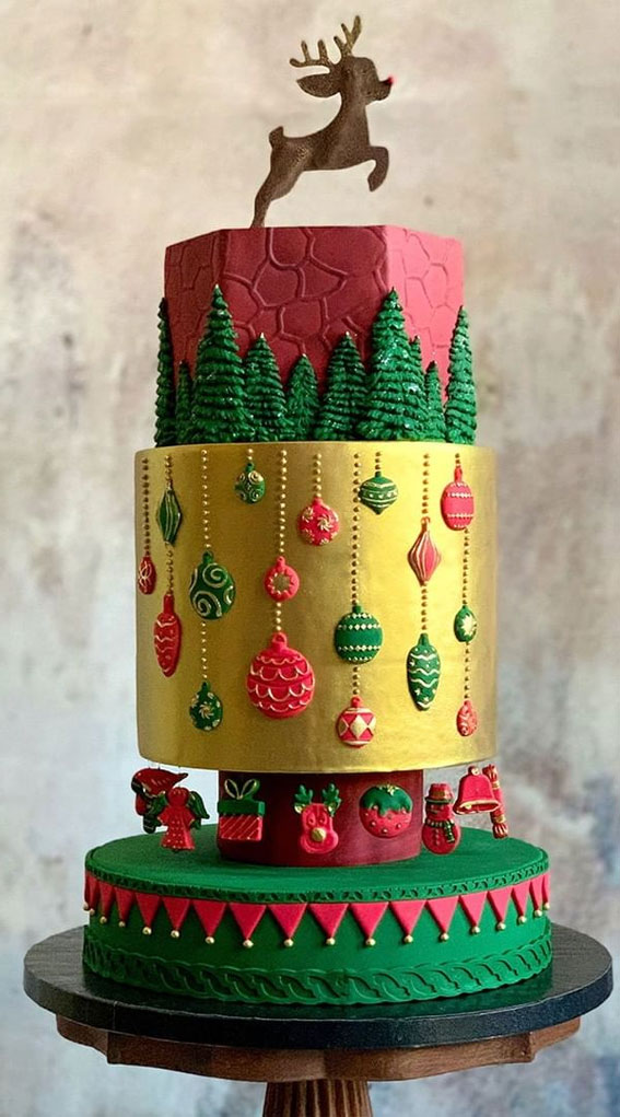 Pretty Christmas Cake Ideas For Your Festive Holiday Table : Gold, Red and Green Festive Cake 