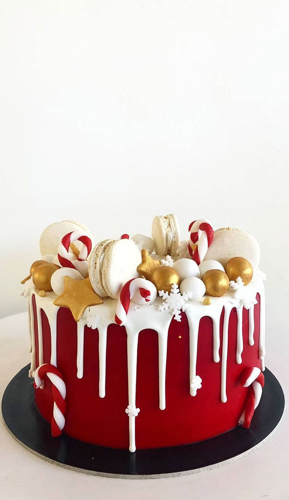 Pretty Christmas Cake Ideas For Your Festive Holiday Table : Red Christmas Cake with White Icing Drips
