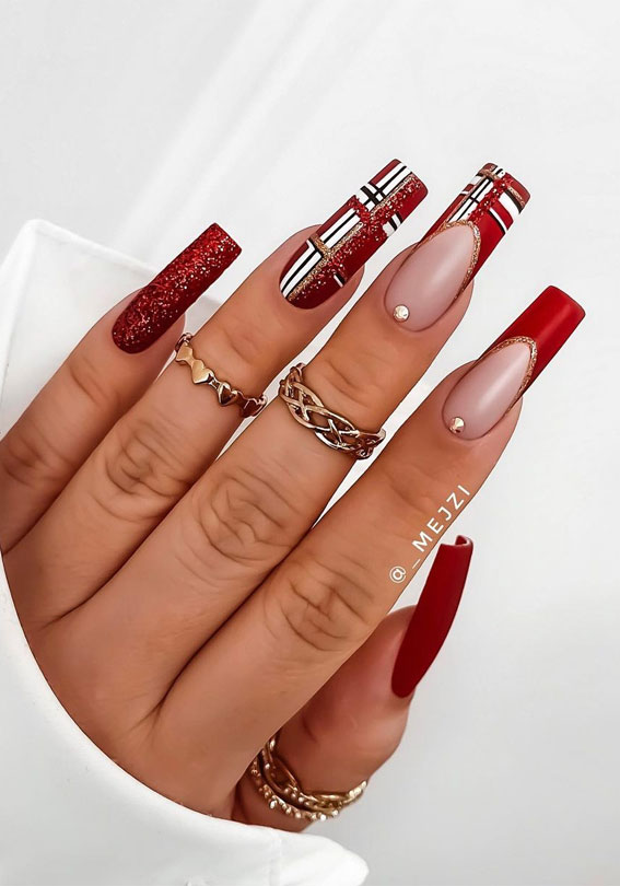 red winter nails, red plaid nails, christmas nails ideas, christmas nails 2022
