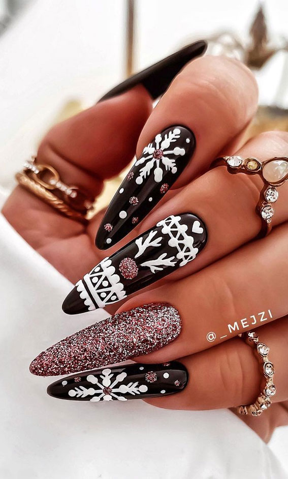30+ Christmas and Holiday Nail Designs for Every Taste : Reindeer, Snowflake Black Nails