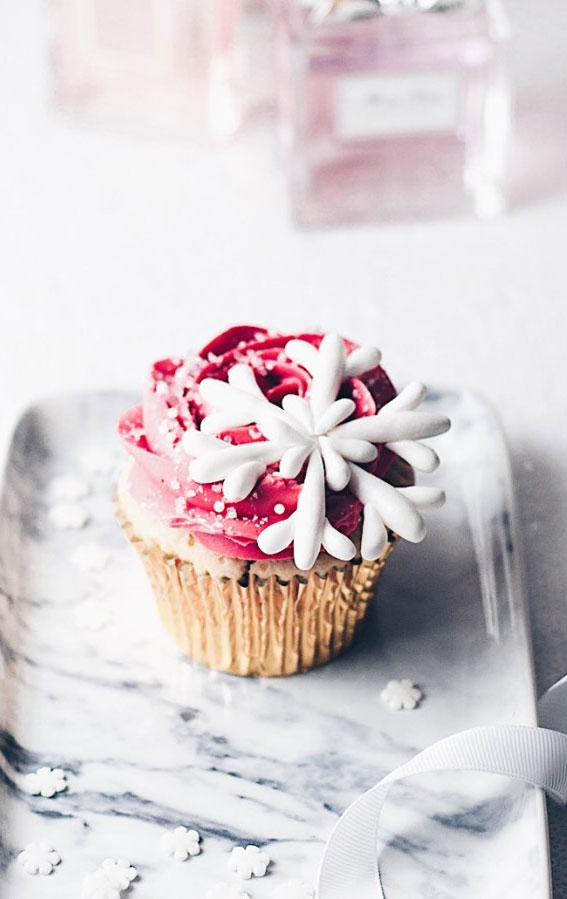 Festive Cupcakes to Add to Your Holiday Table :  Snowflake Pink Cupcakes