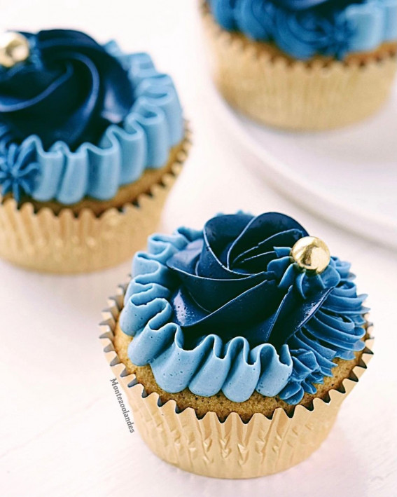 Festive Cupcakes to Add to Your Holiday Table : Shades of Blue Cupcakes