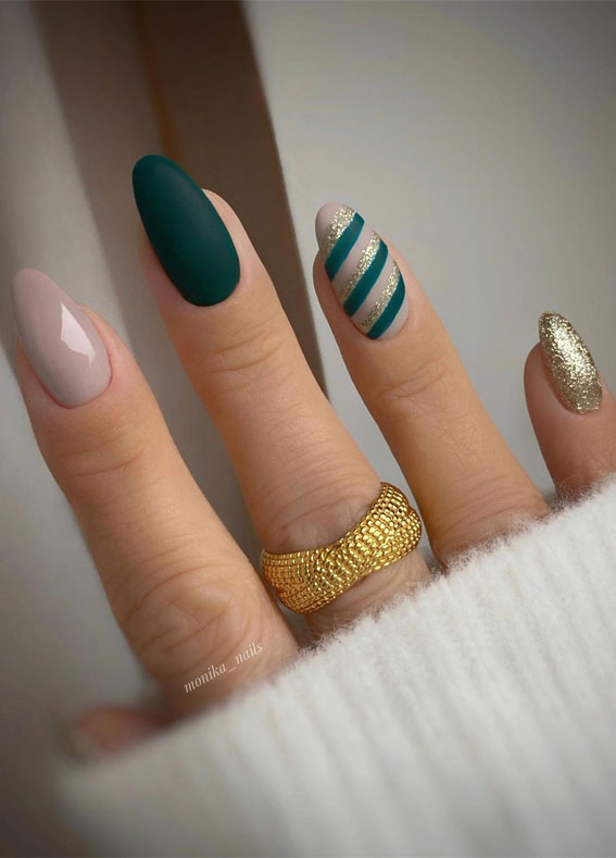 30+ Christmas and Holiday Nail Designs for Every Taste : Glitter & Green Candy Cane Nails