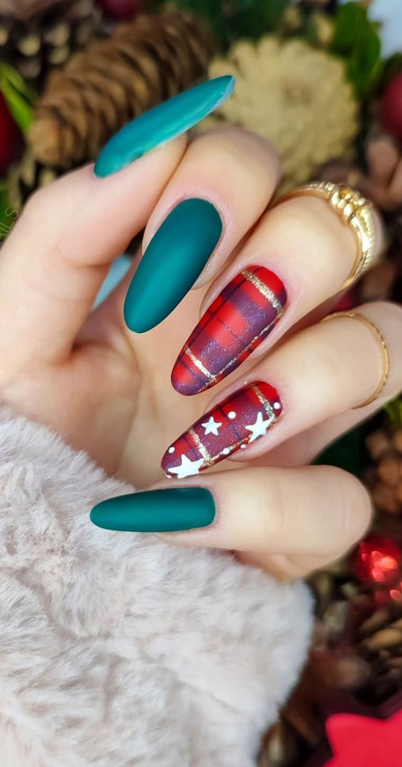 matte green and red tartan christmas nails, holiday nails designs, festive nails, holiday nails designs, christmas nail designs 2021, christmas nails 2021, christmas acrylic nails