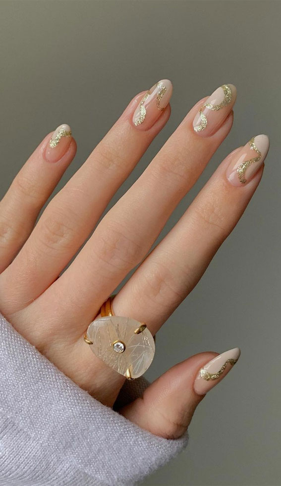 30+ Christmas and Holiday Nail Designs for Every Taste : Sparkle Swirl Minimal Holiday Nails