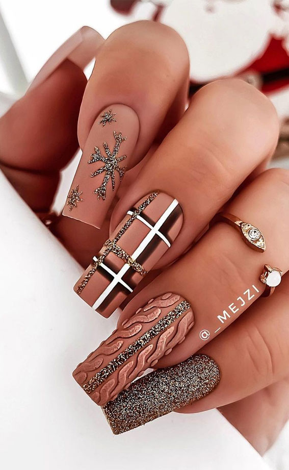 25 Pretty Holiday Nail Art Designs 2021 : Snowflake and Tartan Festive Nails