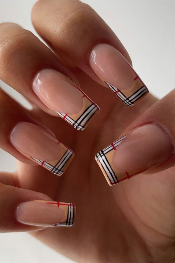 Cute plaid nail designs for autumn 2021 : Burberry Inspired Tip Nails