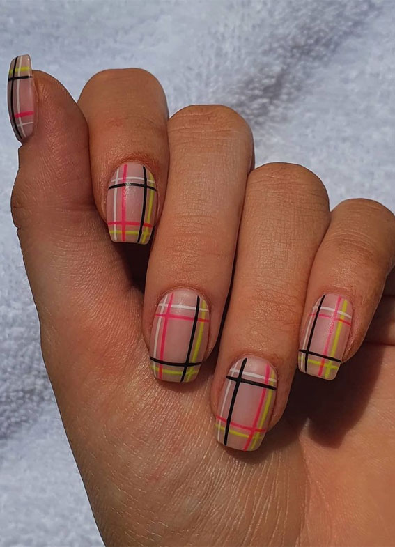 Cute plaid nail designs for autumn 2021 : Neon tartan lines