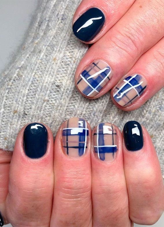 Cute plaid nail designs for autumn 2021 : Multi-tonal Tartan Nails