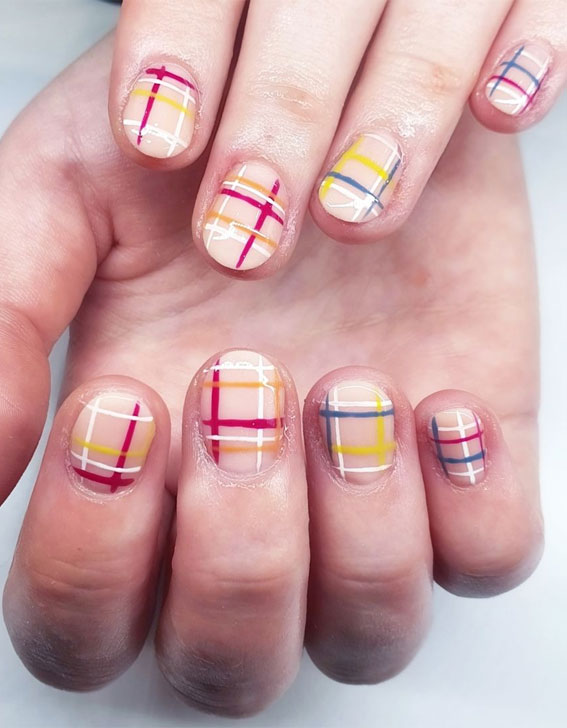 Cute plaid nail designs for autumn 2021 : Vibrant Tartan Short Nails