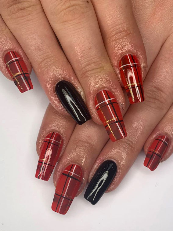 Cute plaid nail designs for autumn 2021 : Red Tartan Nails