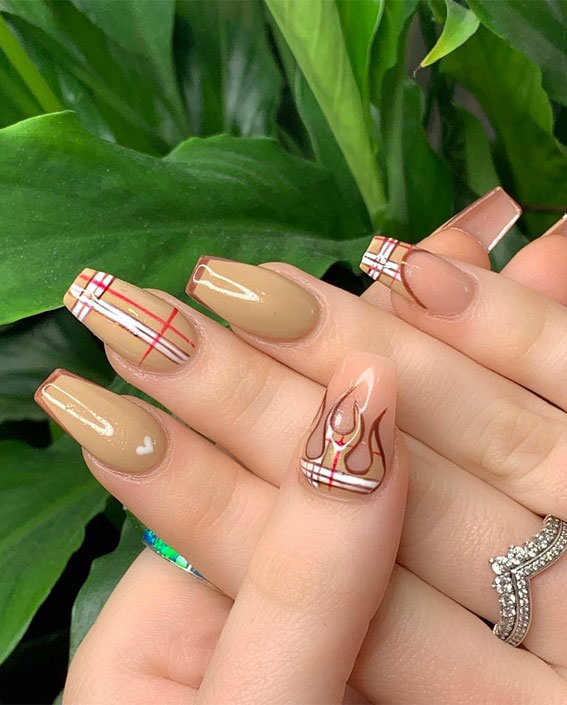 Cute plaid nail designs for autumn 2021 : Burberry with a Hot Twist Nails